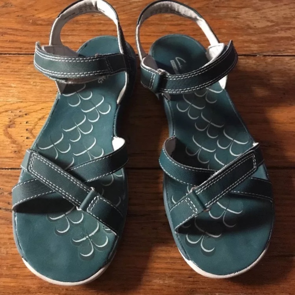 Clark’s sandals size 5